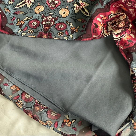 White House Black Market Boho Print Bell Sleeve Dress Size XS - Picture 6 of 12